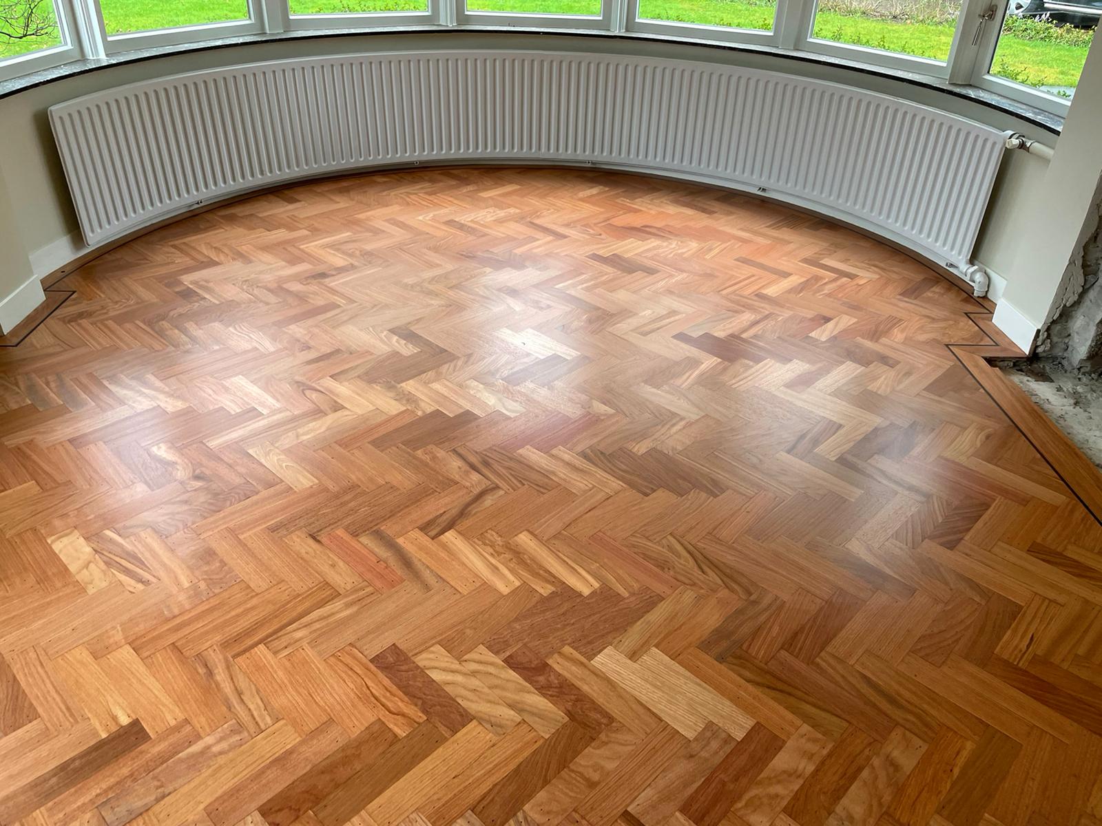 visgraat donker parket